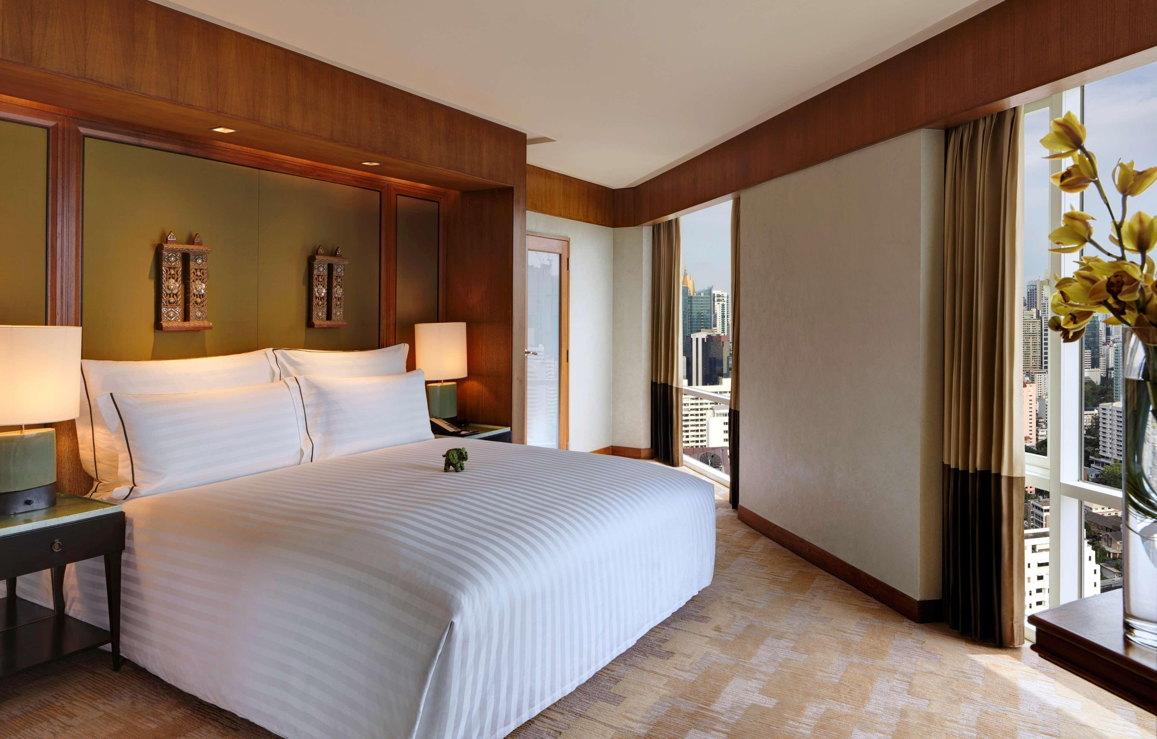 Conrad Bangkok Otel Dış mekan fotoğraf A bedroom at the hotel