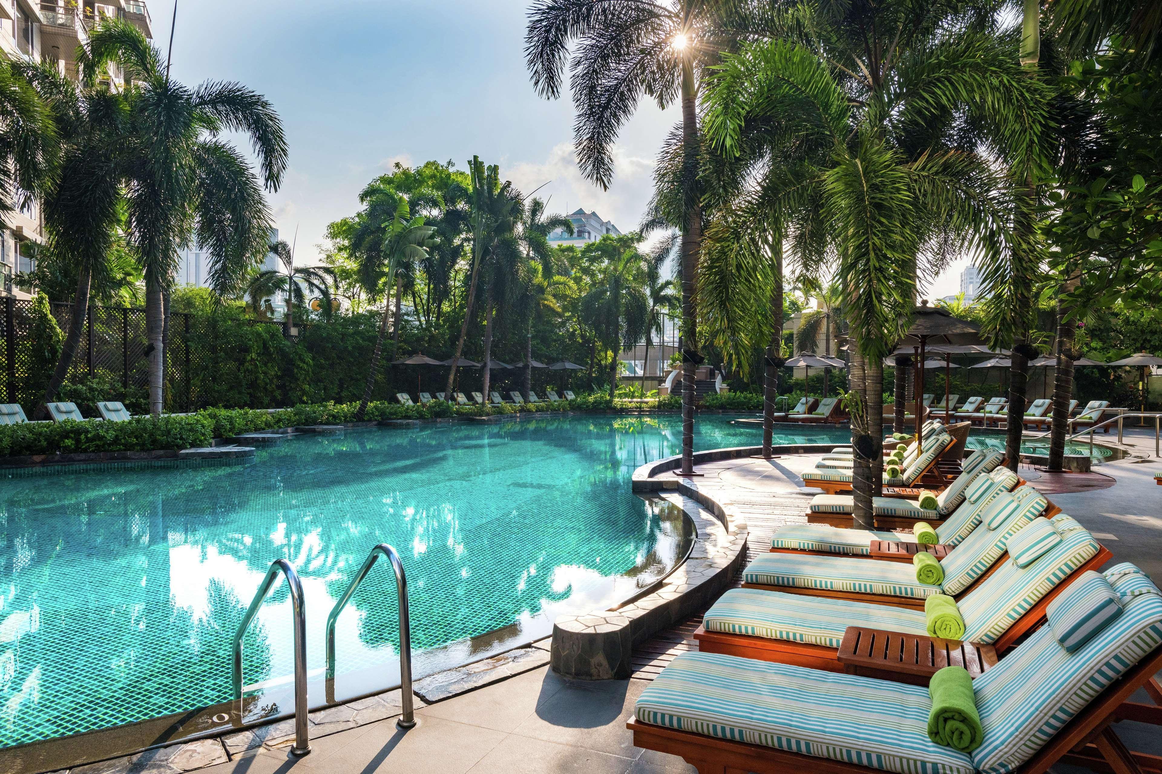 Conrad Bangkok Otel Dış mekan fotoğraf The pool at the Taj Bengal
