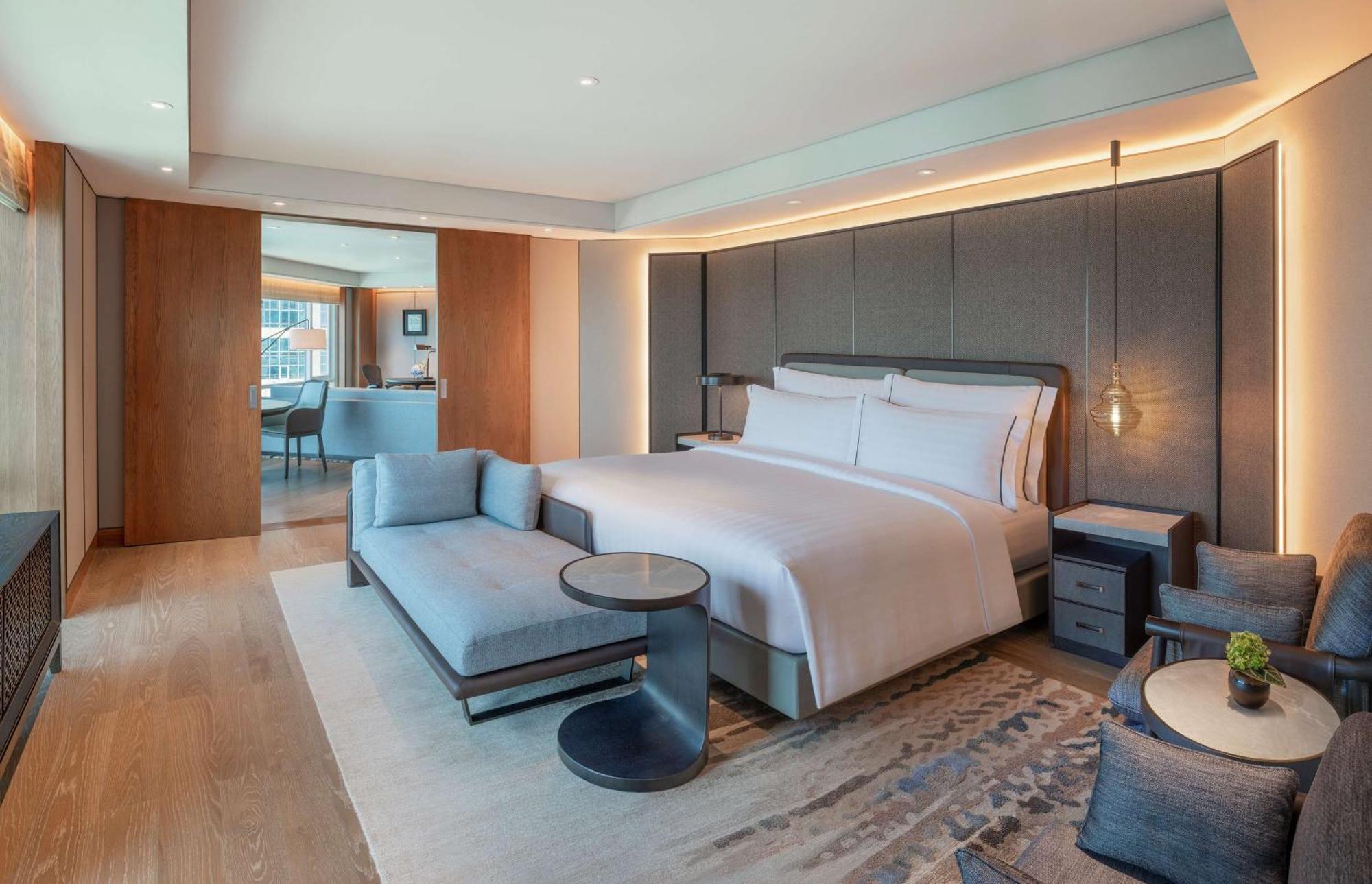 Conrad Bangkok Otel Dış mekan fotoğraf A bedroom at the hotel