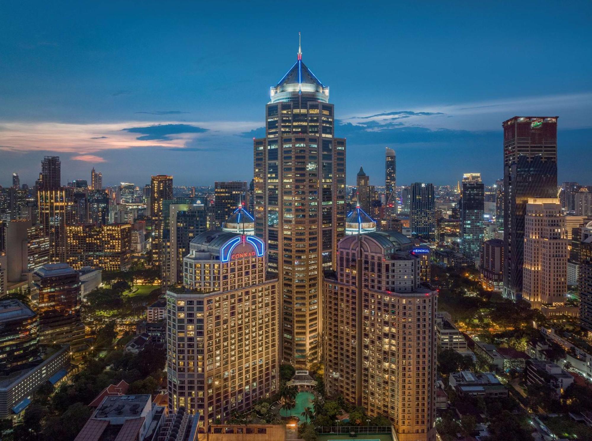 Conrad Bangkok Otel Dış mekan fotoğraf The Empire at dusk