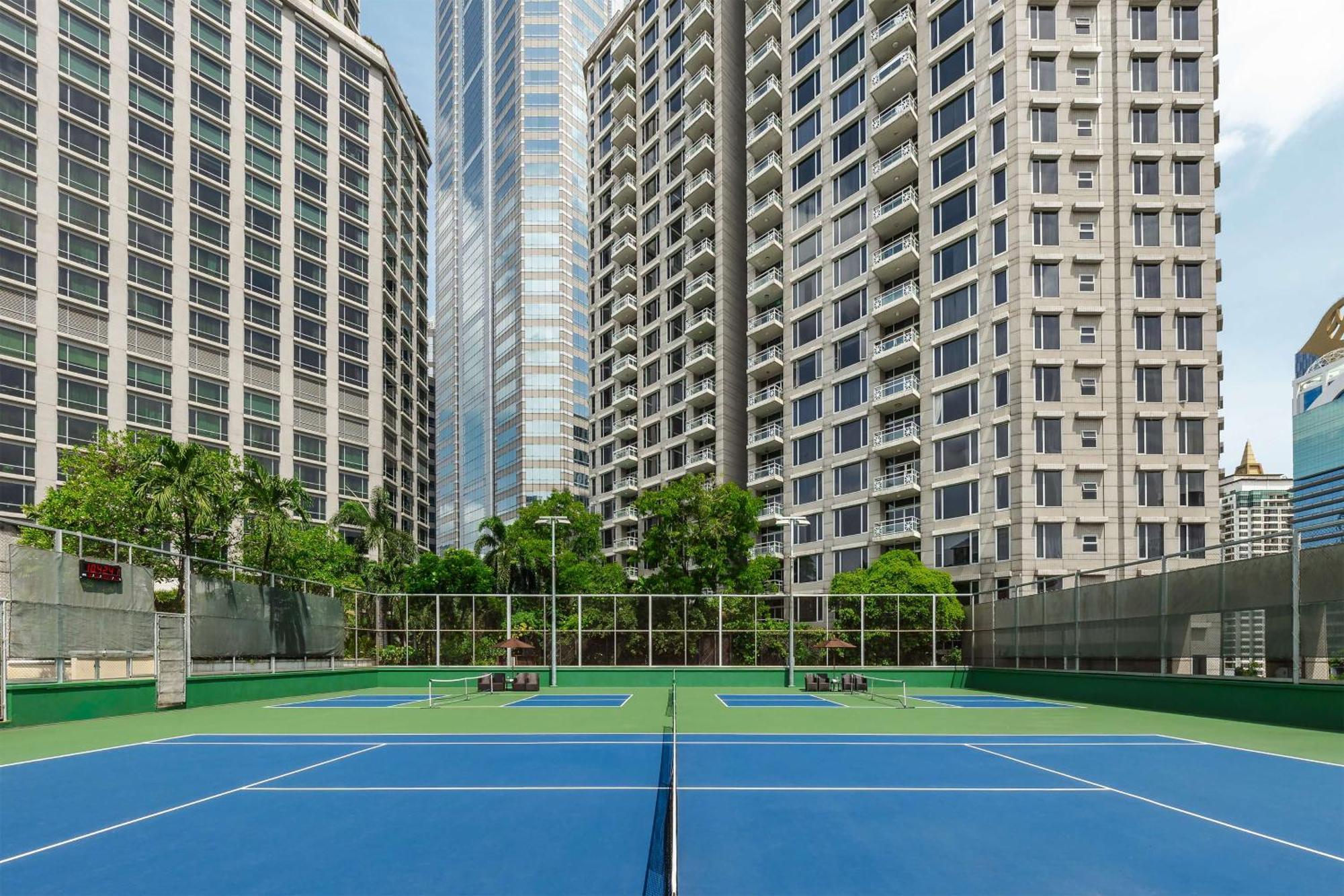 Conrad Bangkok Otel Dış mekan fotoğraf Tennis Courts